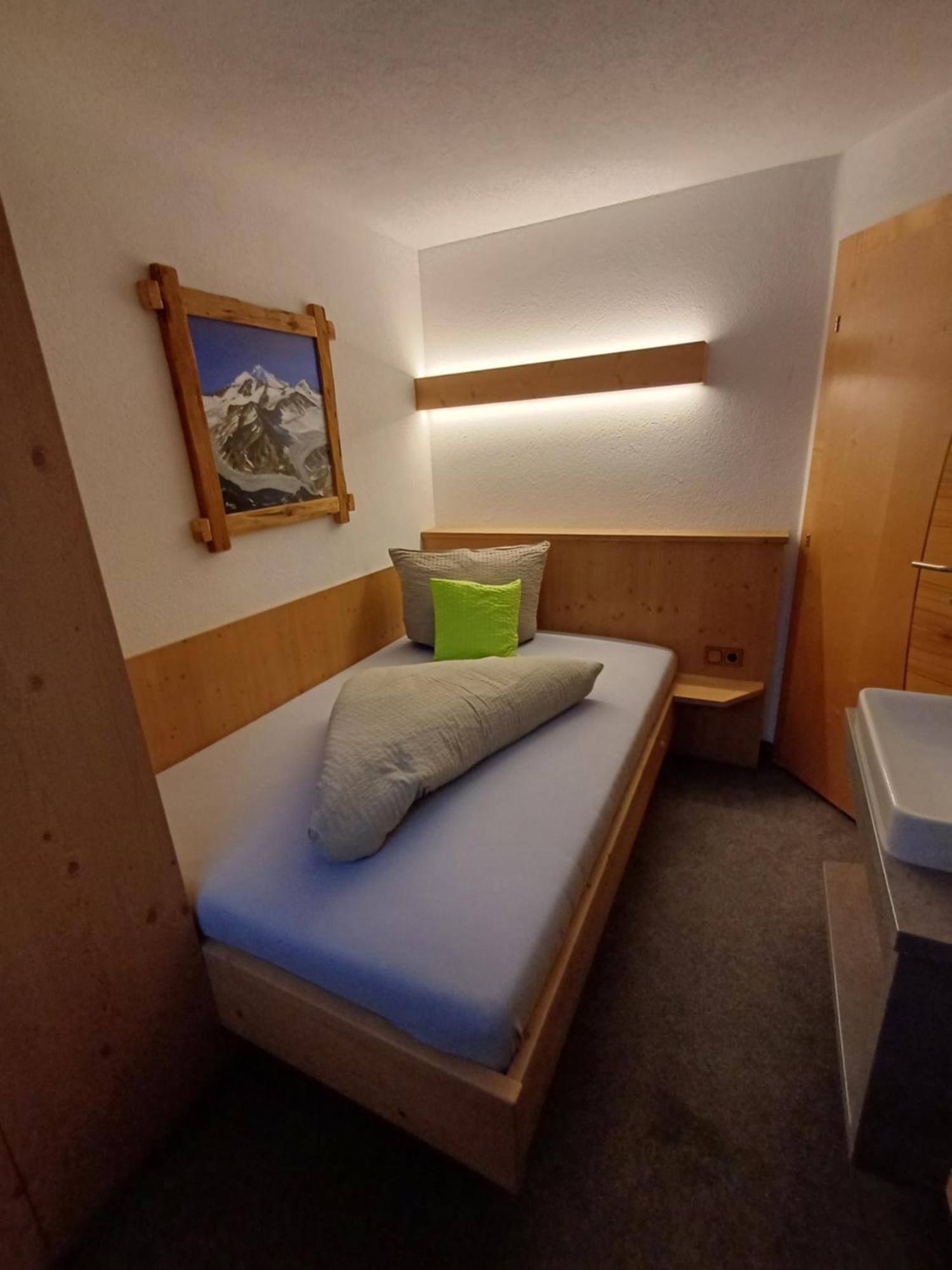 Haus Helene Prantl Apartment Längenfeld Екстериор снимка